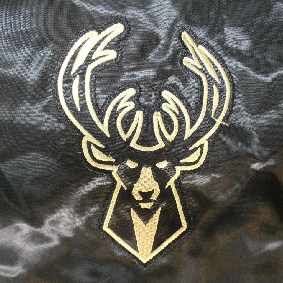 Куртка мужская Milwaukee Bucks атласная стартовая маленькая черная этикетка баскетбол НБА 75-е - Изображение 3 из 4