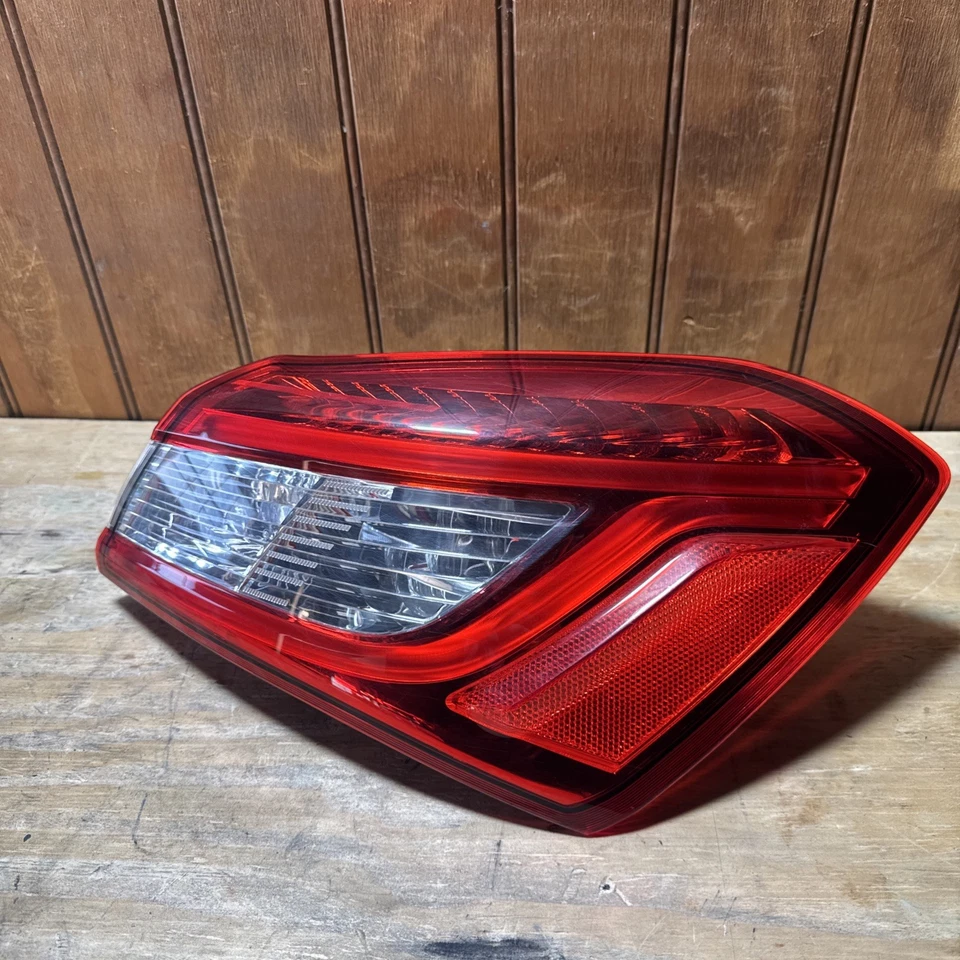 Conjunto de lámpara trasera exterior para maletero lateral derecho Maserati Ghibli 14-17 OEM  Foto 2 de 4