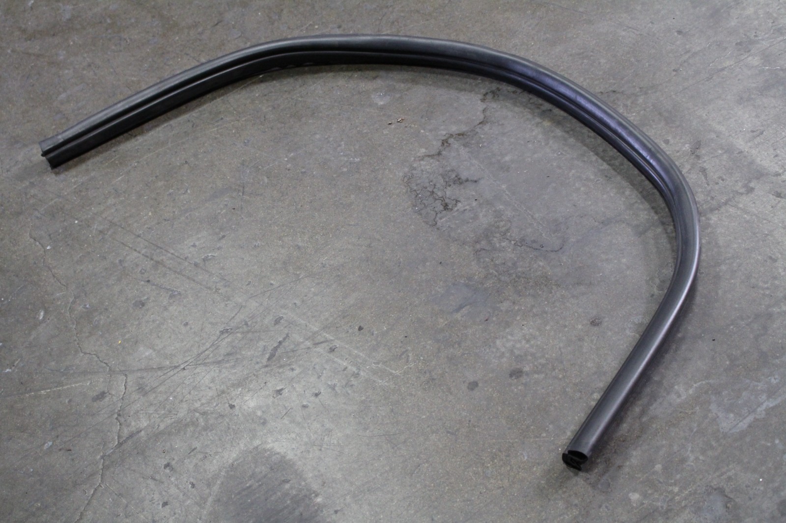 Ferrari 458 Italia Lower Door gasket P/N 82243600