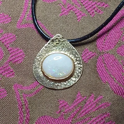 Très Jolie pendentif Or 18 Carats opale Irisé 2,65 Gr - Photo 1/4