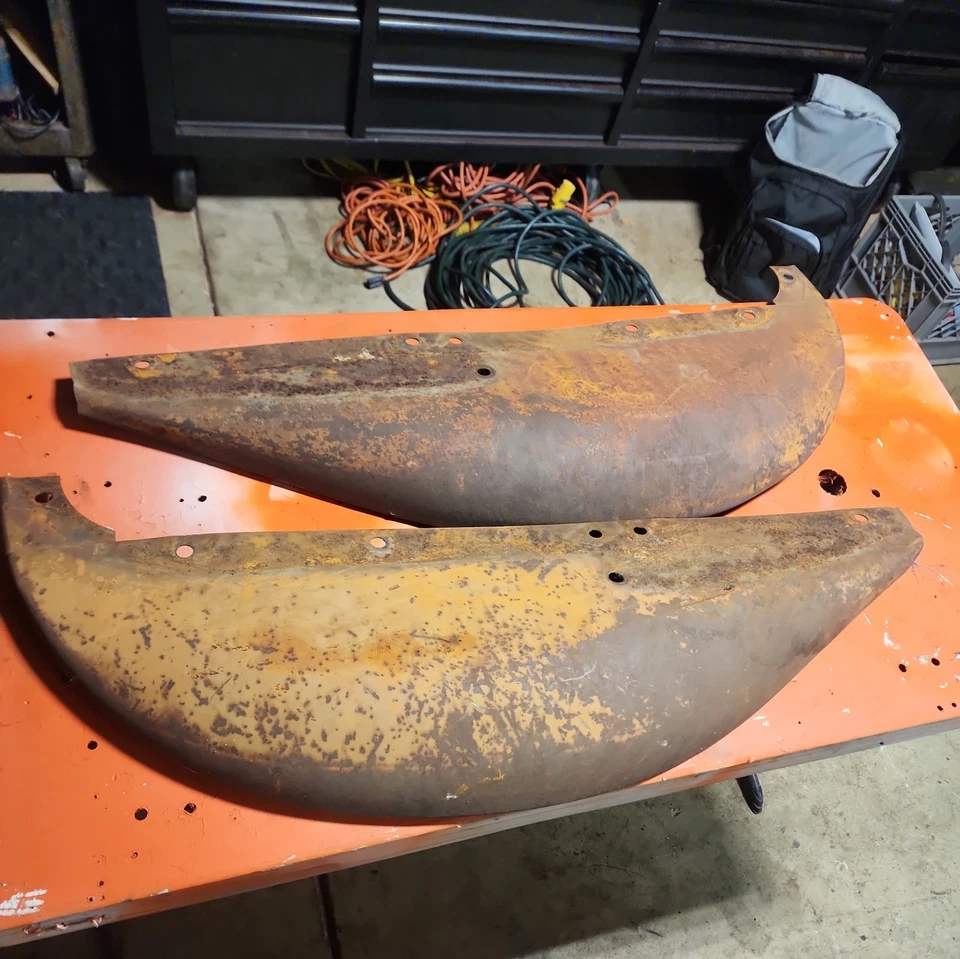 Allis Chalmers B/C Tractor Fenders Set Of 2 Straight Solid Original A.C Fenders - Image 4 of 4