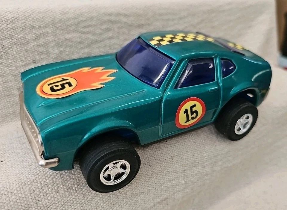 Carro de lata vintage Press 'N Go Scat Cars Marveric fricção - Imagem 4 de 4