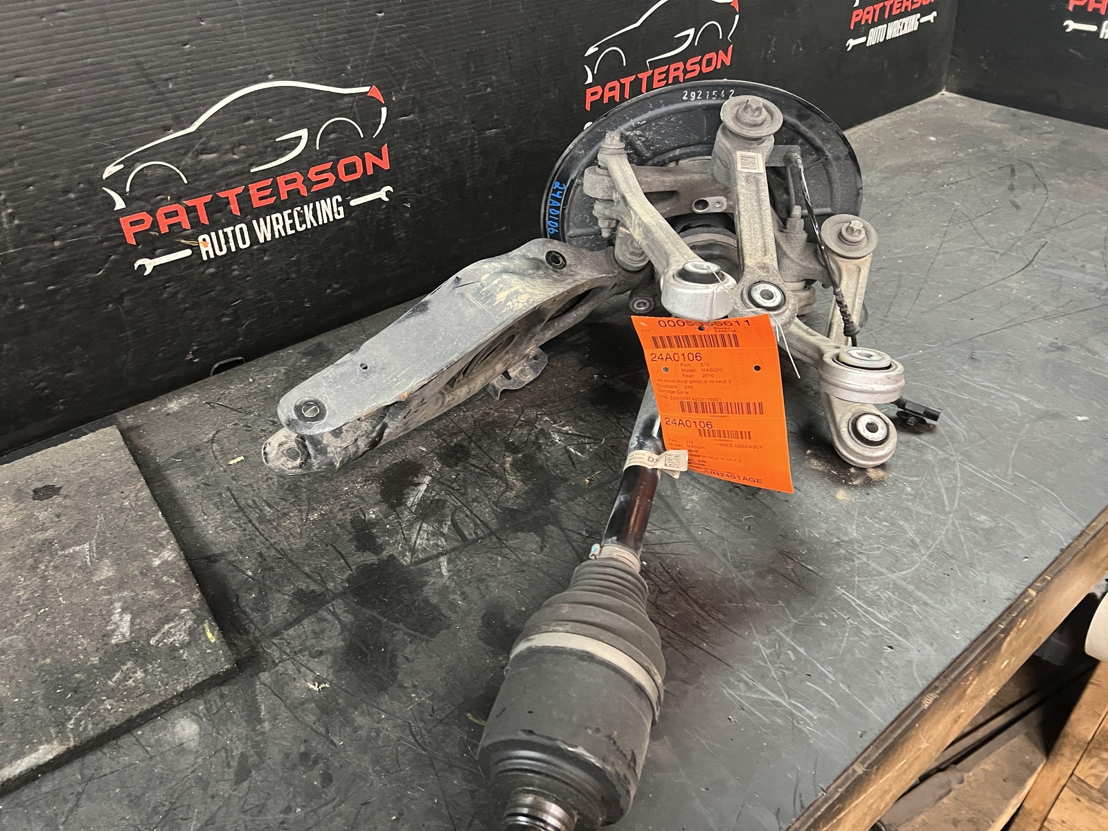 14-17 MASERATI GHIBLI REAR PASSENGER RH KNEE SPINDLE W/ AXLE SHAFT CONTROL ARMS