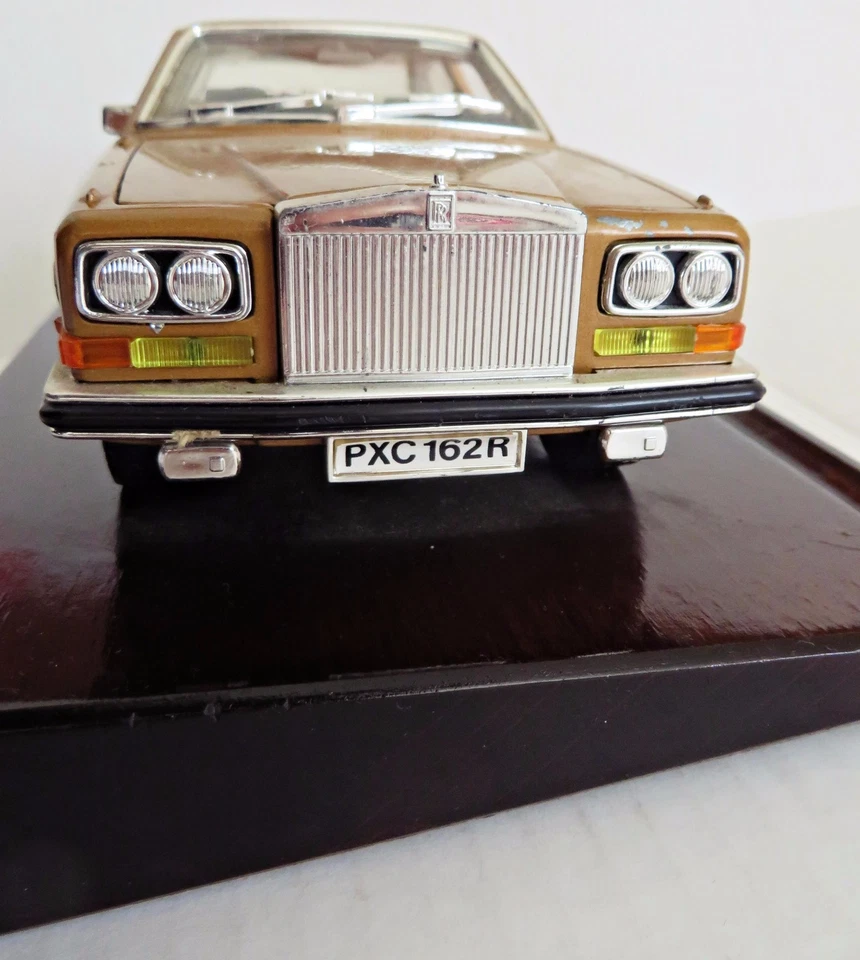 BURAGO BBURAGO Rolls Royce Camargue 1975 Diecast Modelo Coche Escritorio Caddy Soporte Pluma Foto 3 de 4