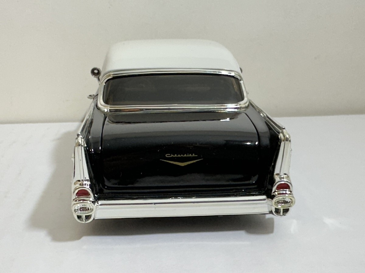 JADA SHOWROOM FLOOR 1957 CHEVY BEL AIR BLACK 1:24 DIECAST MODEL