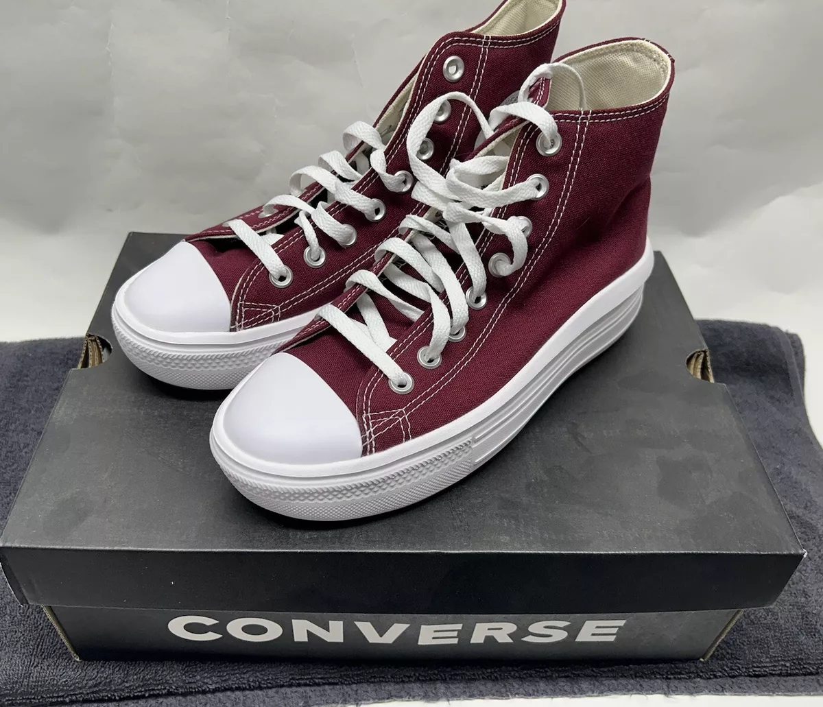 Maroon converse top womens size 8