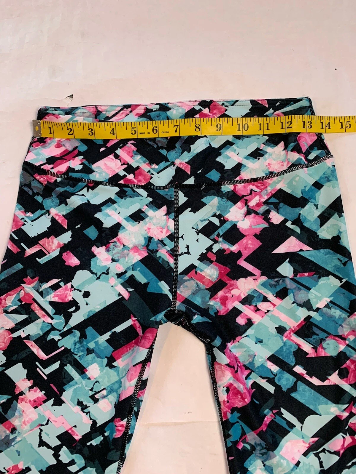 fabletics capri cropped geometric leggings