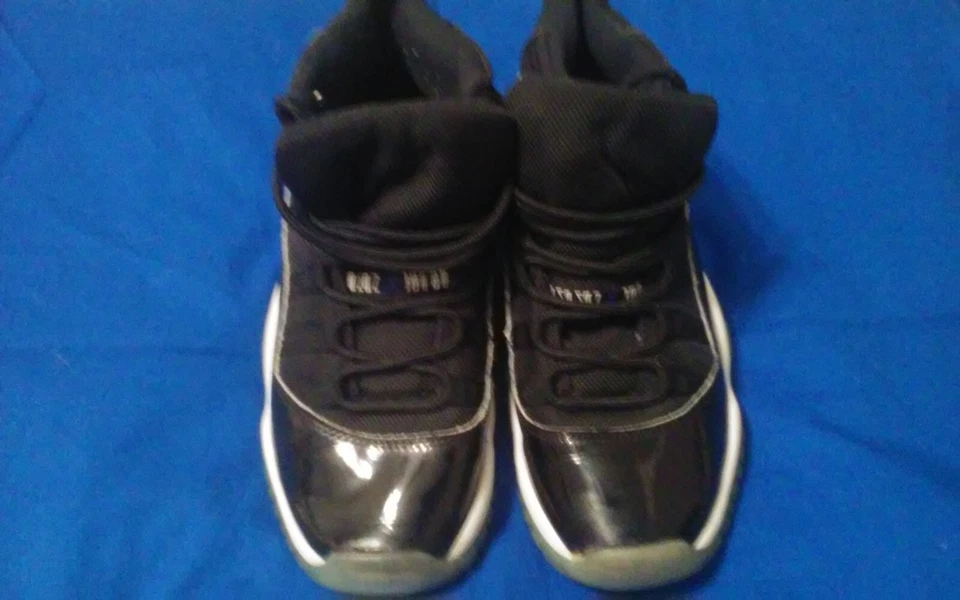 Zapatilla deportiva Nike Jordan 11 Retro Space Jam negra de caña alta talla 4,5 años S/N378038-003 Foto 3 de 4