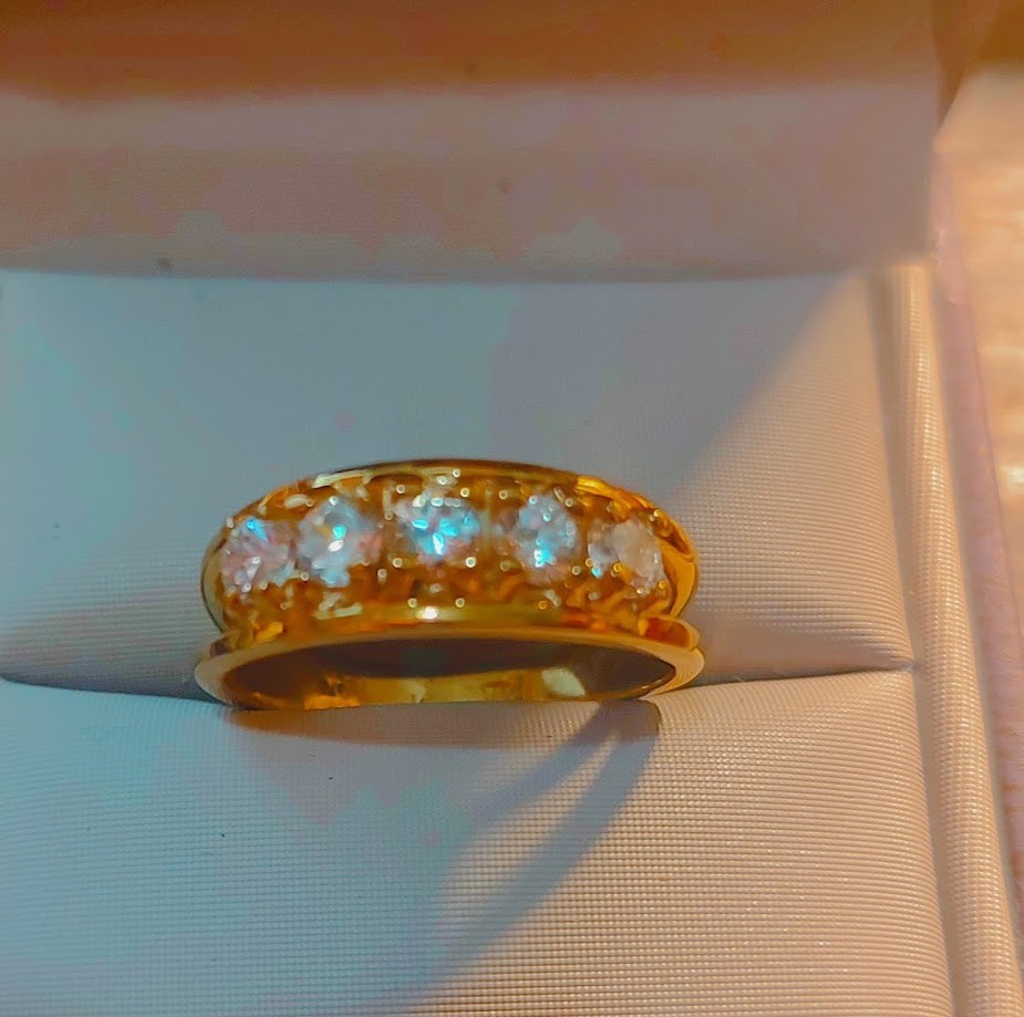 10k  Real Solid Gold  Unique Ring With Five Round… - image 1