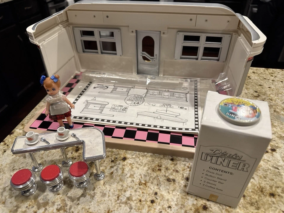 Vintage TYCO Dixie’s Diner Play set - Completo com Caixa, Boneca, Balcão, Banquetas - Imagem 3 de 4