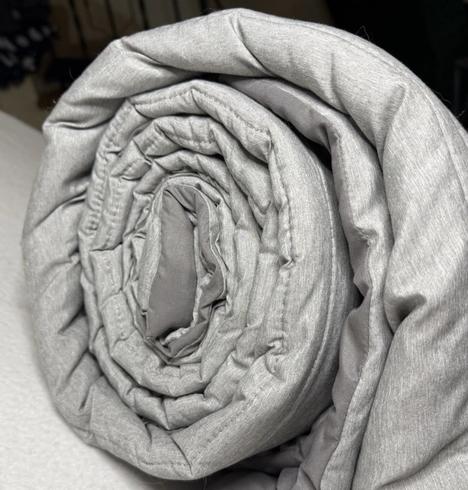 Room Essentials Reversible Microfiber Comforter Size TWIN / XL TWIN 2-tone GRAY - Image 4 of 4