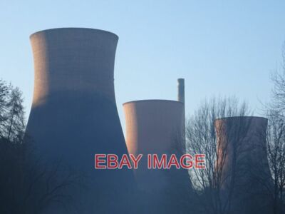 FOTO KÜHLTÜRME VON IRONBRIDGE KRAFTWERK DREI DER KÜHLTÜRME VON