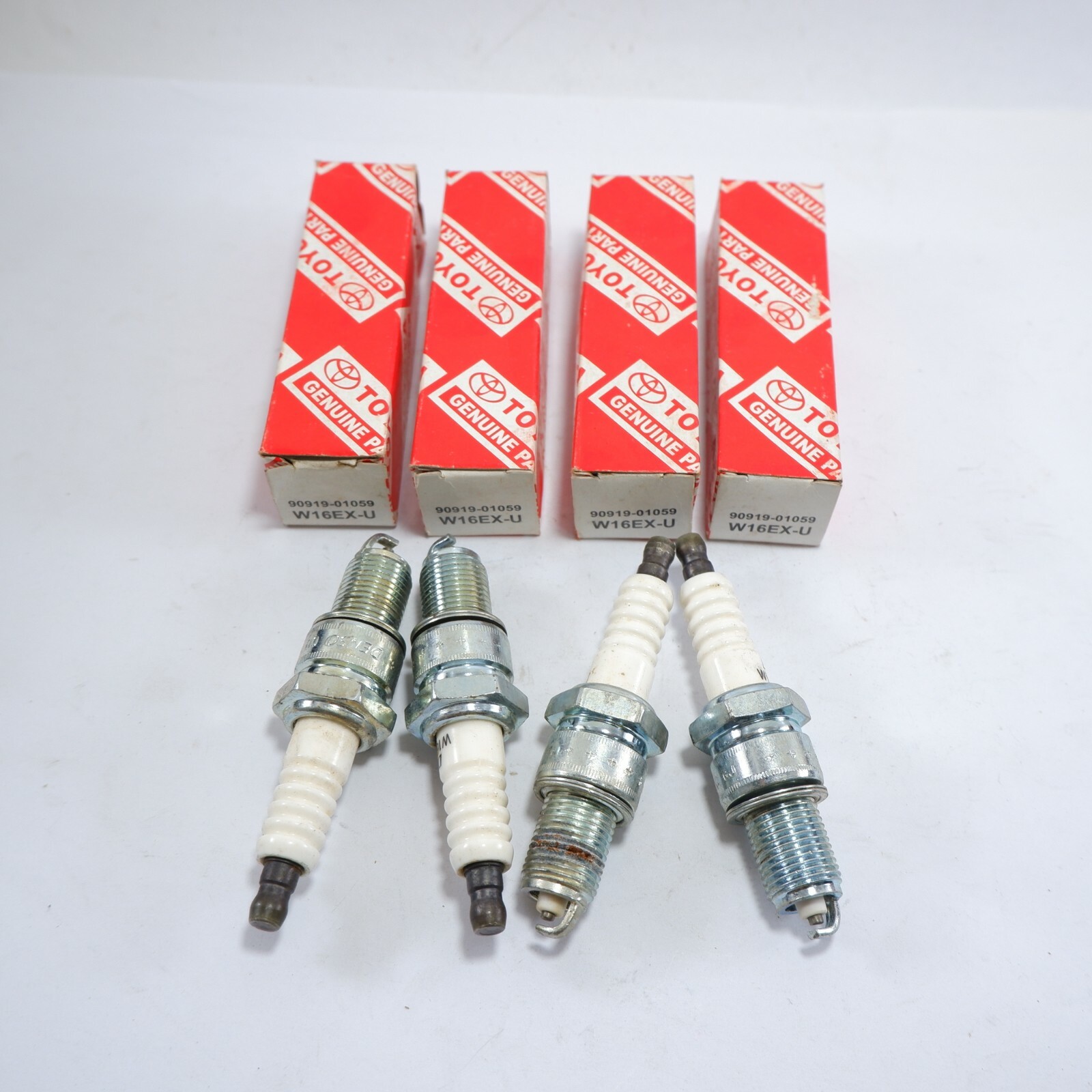 4PCS DENSO SPARK PLUGS W16EXU 90919010598N FOR TOYOTA NISSAN