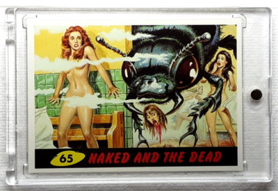 2012 Topps Mars Attacks Karte 65 NAKED AND THE DEAD. GRATIS ONE-TOUCH-HALTER