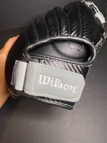 Nuevo con etiquetas Guante de Softbol Lanzamiento Lento Wilson 14" Gris y Negro A360 A03RS2114 Lanzamiento Derecho - Imagen 6 de 6