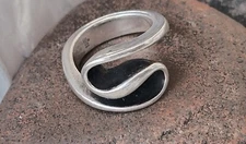 James Avery Thick Swirl Ribbon Ring Size 6.5, 9.29 Grams