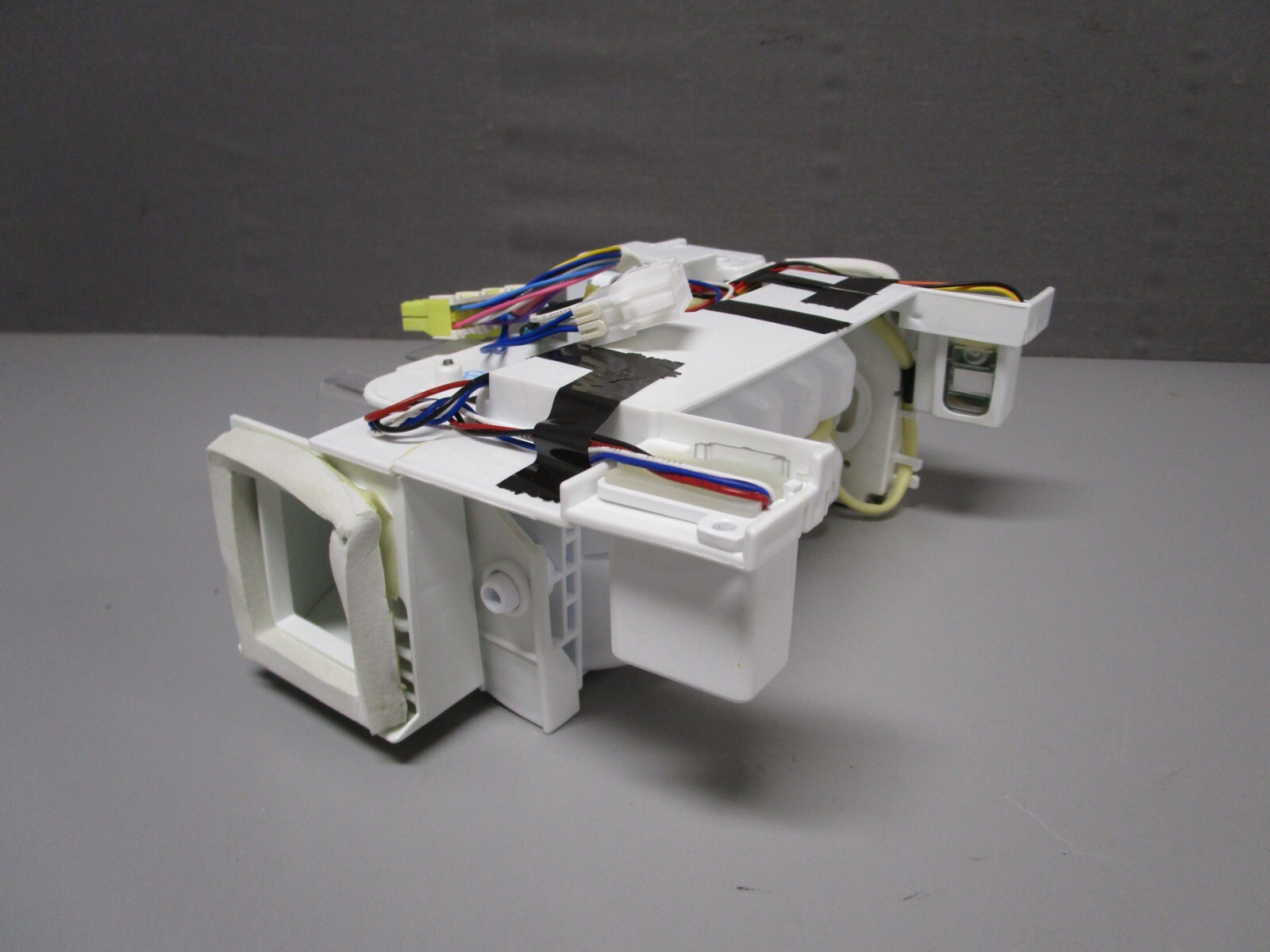 aeq72910409 lg ice maker assembly