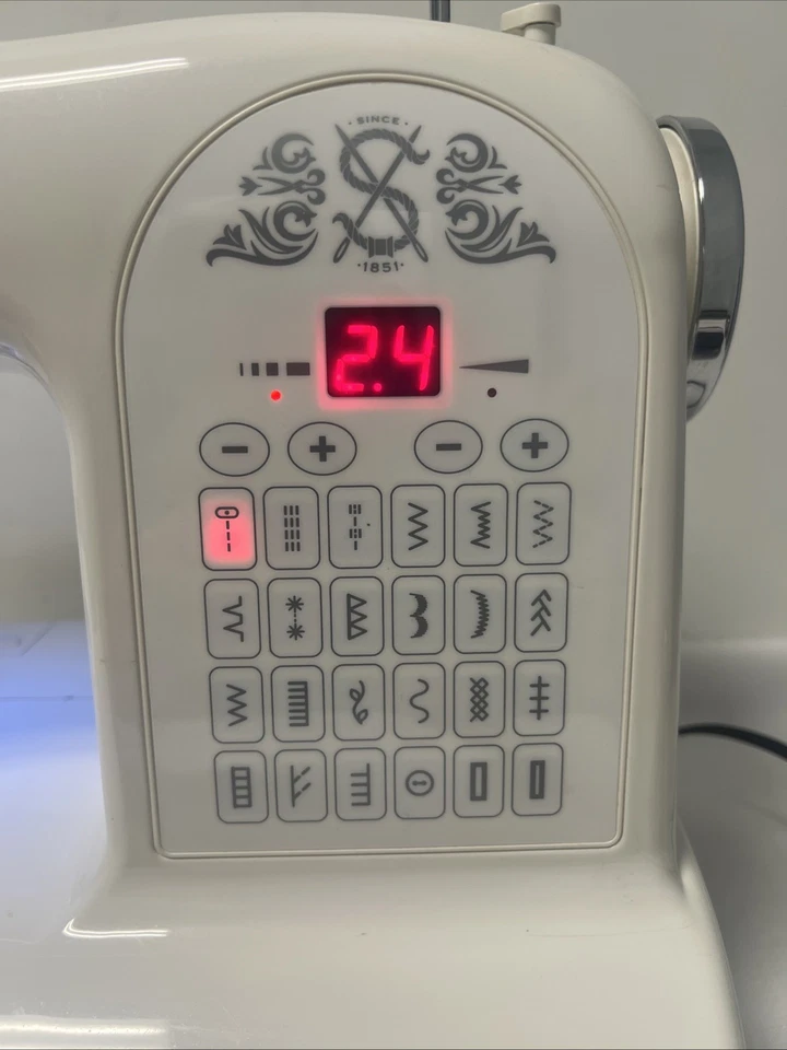 Máquina de coser computarizada Singer One - 24 puntadas incorporadas - ligeramente usada Foto 3 de 4