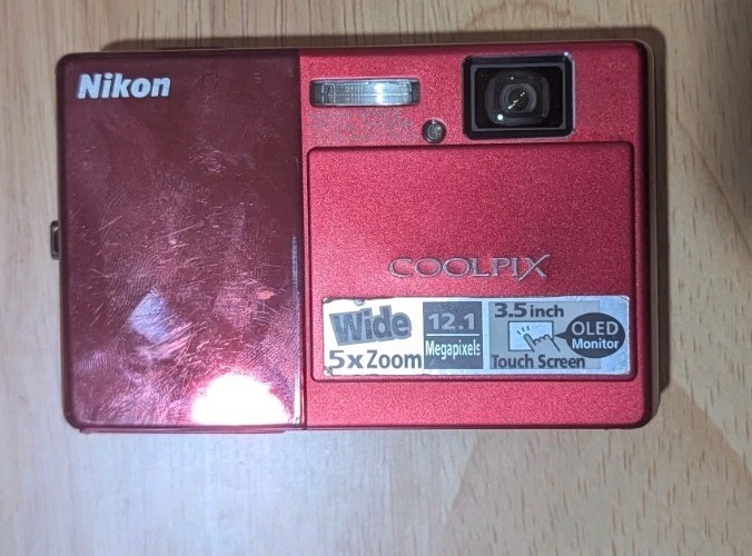 Nikon COOLPIX S70 12.1メガピクセル Nikon COOLPIX S70 12.1MP Digital Camera - Red 18208261895| eBay