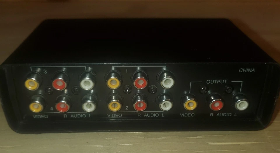 RadioShack Audio Video 4 Source Selector Switch Model 15-1956B - Image 3 of 4