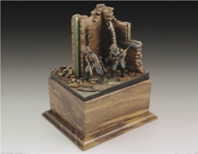 MW22 ROYAL MODEL W001 FACTORY CORNER RUIN WITH XX GRENADIERS ACCESSORIES