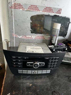2013 MERCEDES BENZ W204 C200 SAT NAV RADIO CD DVD HEAD UNIT A2049003211 - Image 1 of 4