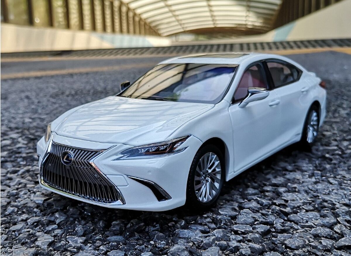 大学生 割引 Diecast White 300H ES LEXUS Scale 1/18 Car Collection Model 乗用車