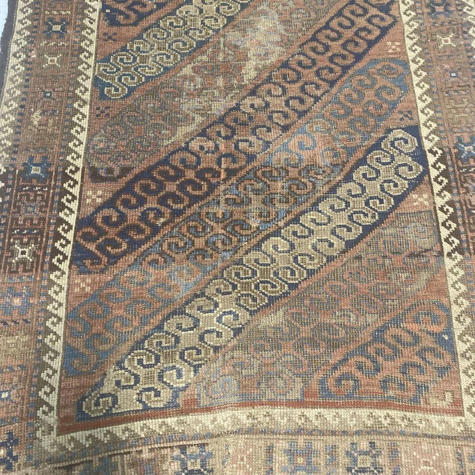 Alfombra malaya antigua Foto 2 de 4