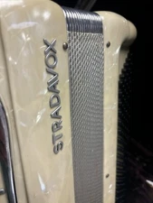 Stradavox Accordion *Hand made in Italy* Mother of Pearl Keys Alligator Case