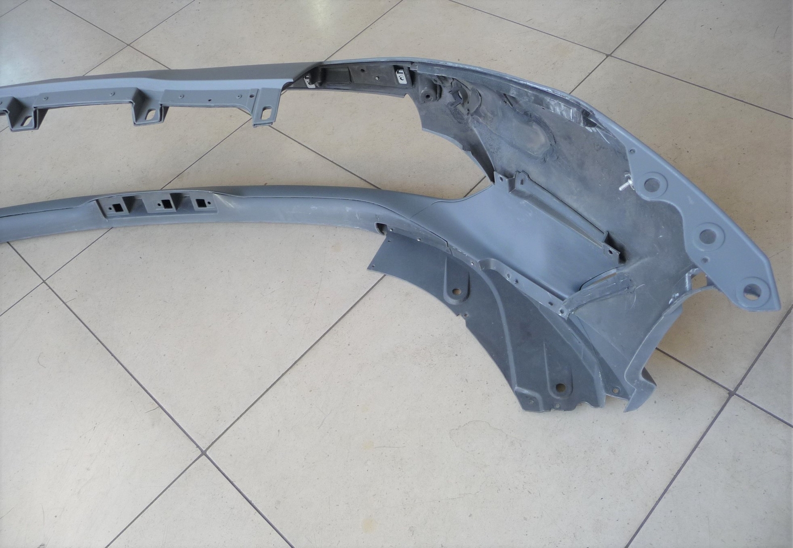 2018-2022 Ferrari 812 Superfast/GTS F152M Front Bumper Cover 985753436 OEM