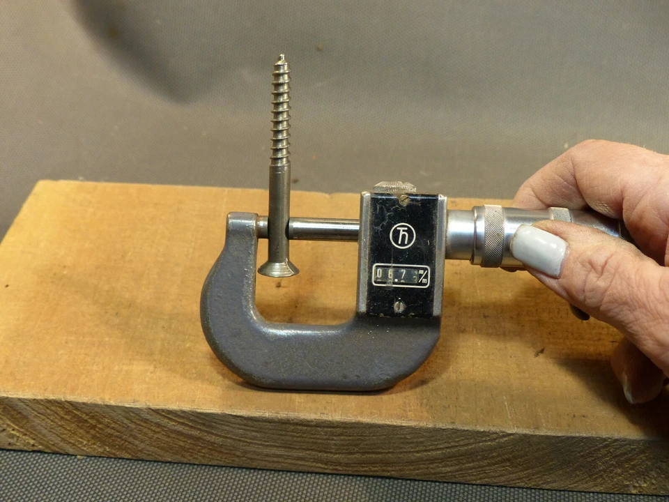 Lot de vis à bois tete fraisée ancien stock quincaillerie 6.5x70  78 pièces - Photo 4/4