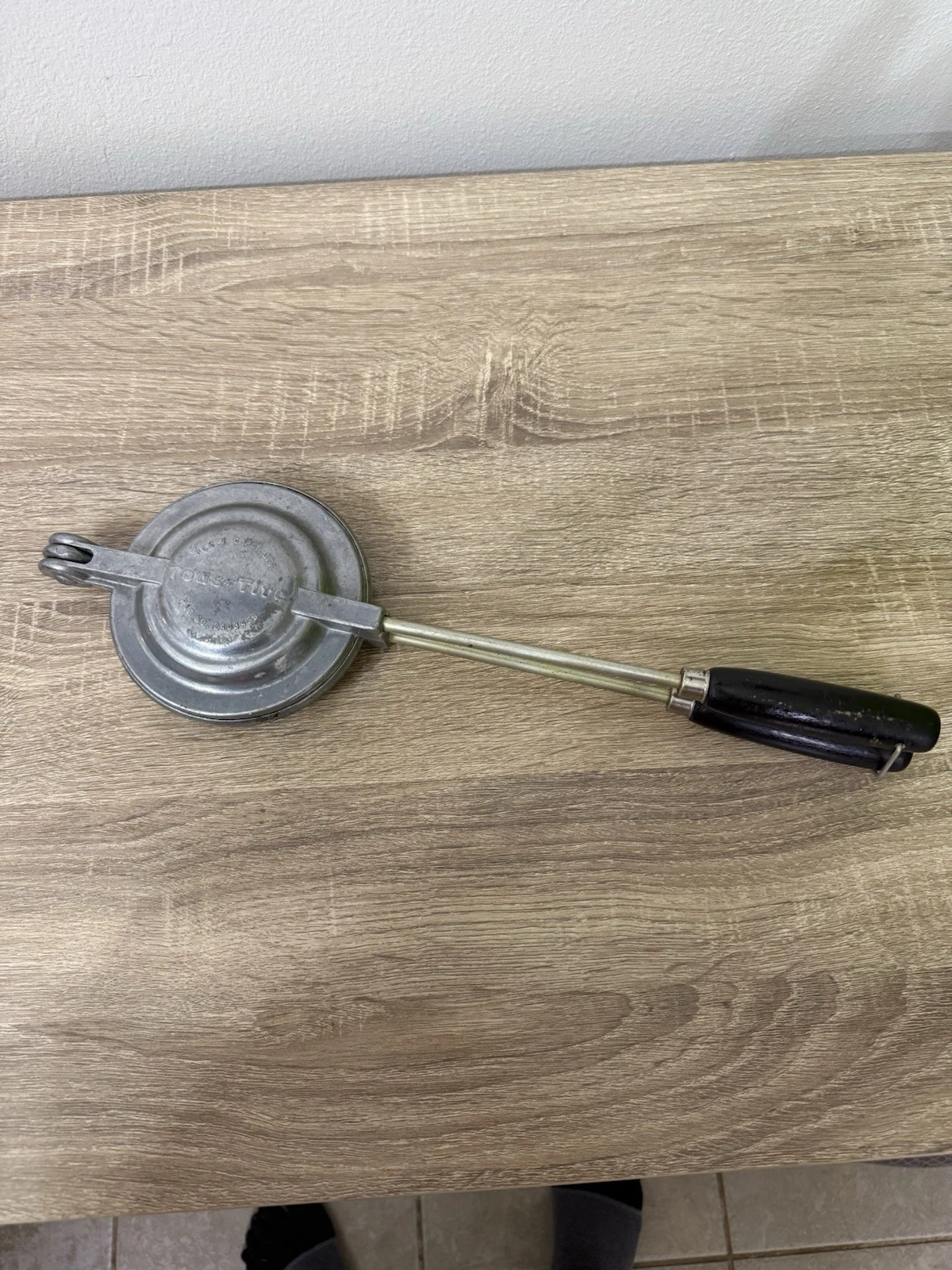Vintage Toas-Tite Campfire Pie Sandwich Maker Cast Aluminum Black Wood Handles