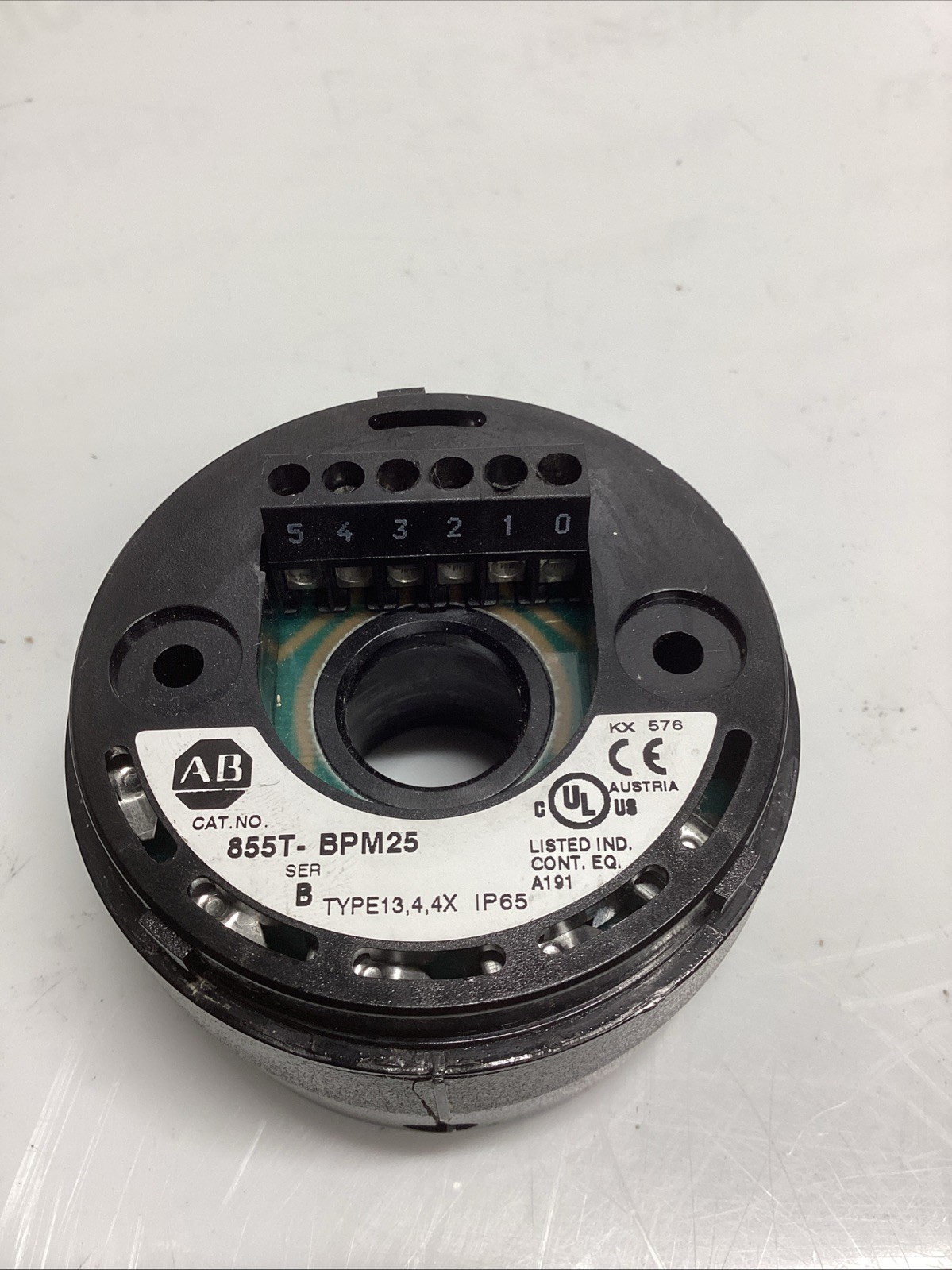 Allen-Bradley 855T-BPM25 Light Stack Base SER B. U-314