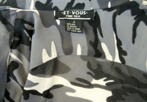 90s Et Vous gray scale camouflage print silk blouse. Size S/M - Picture 5 of 5