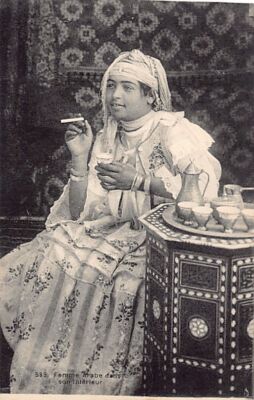 Algeria - Arab woman inside smoking a cigarette - Ed. Collection I