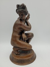 Bronze Plastik kauernde Venus mit graviertem Sockel, antik