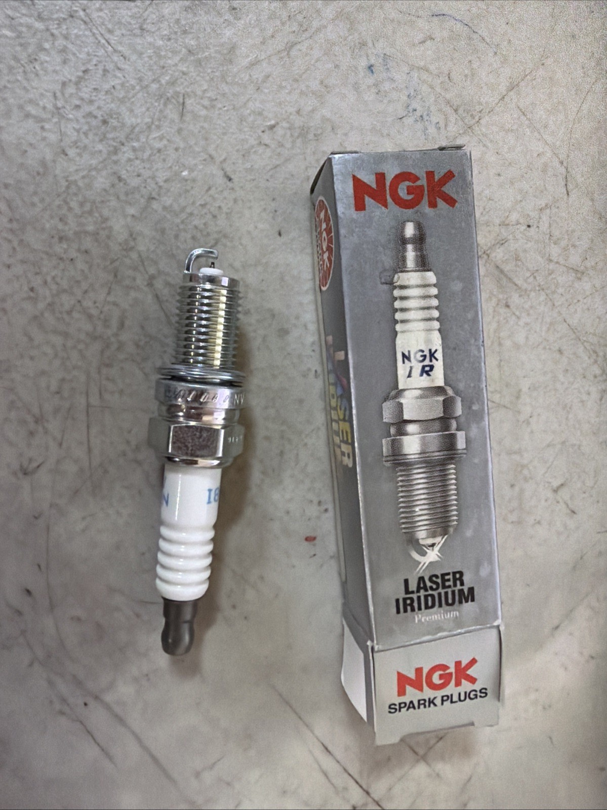 NEW NGK Spark Plug KR8BI 4347