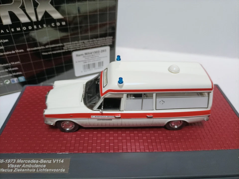 Красно-белая модель скорой помощи Matrix 1:43 Mercedes Benz V114 Visser 1968 - Изображение 2 из 4