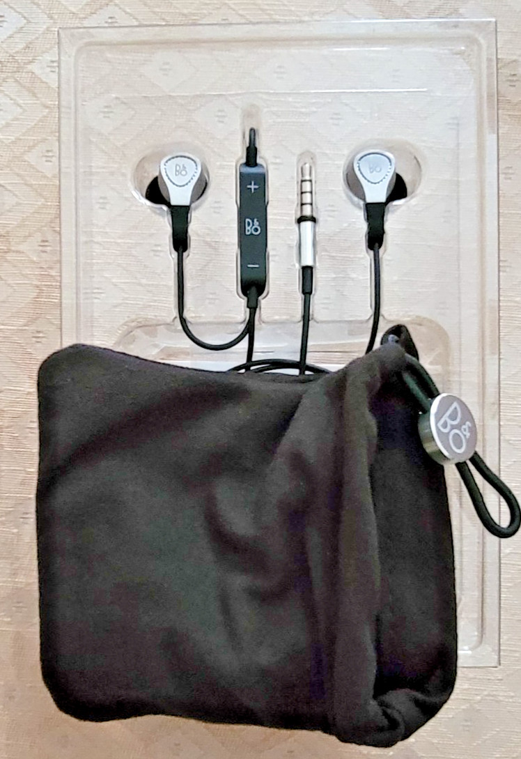 Bang & Olufsen Play  H3 -Earphones Gray  NEW Premium.  Pure and powerful sound.