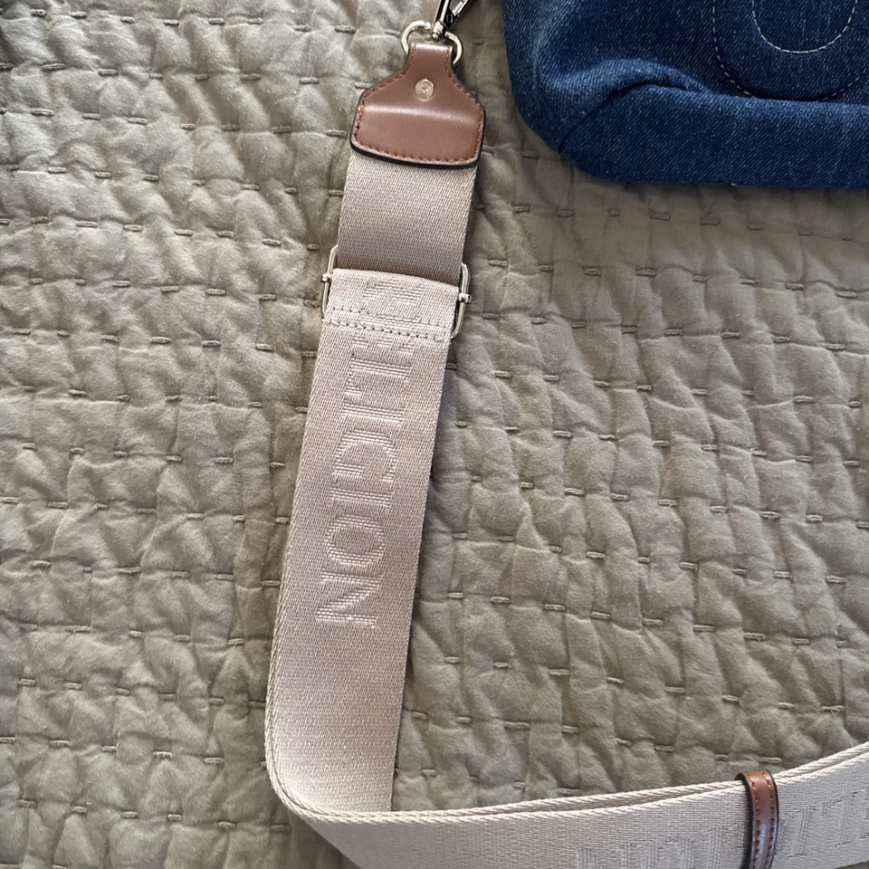 Riñonera de mezclilla True Religion nueva sin etiquetas Foto 2 de 4