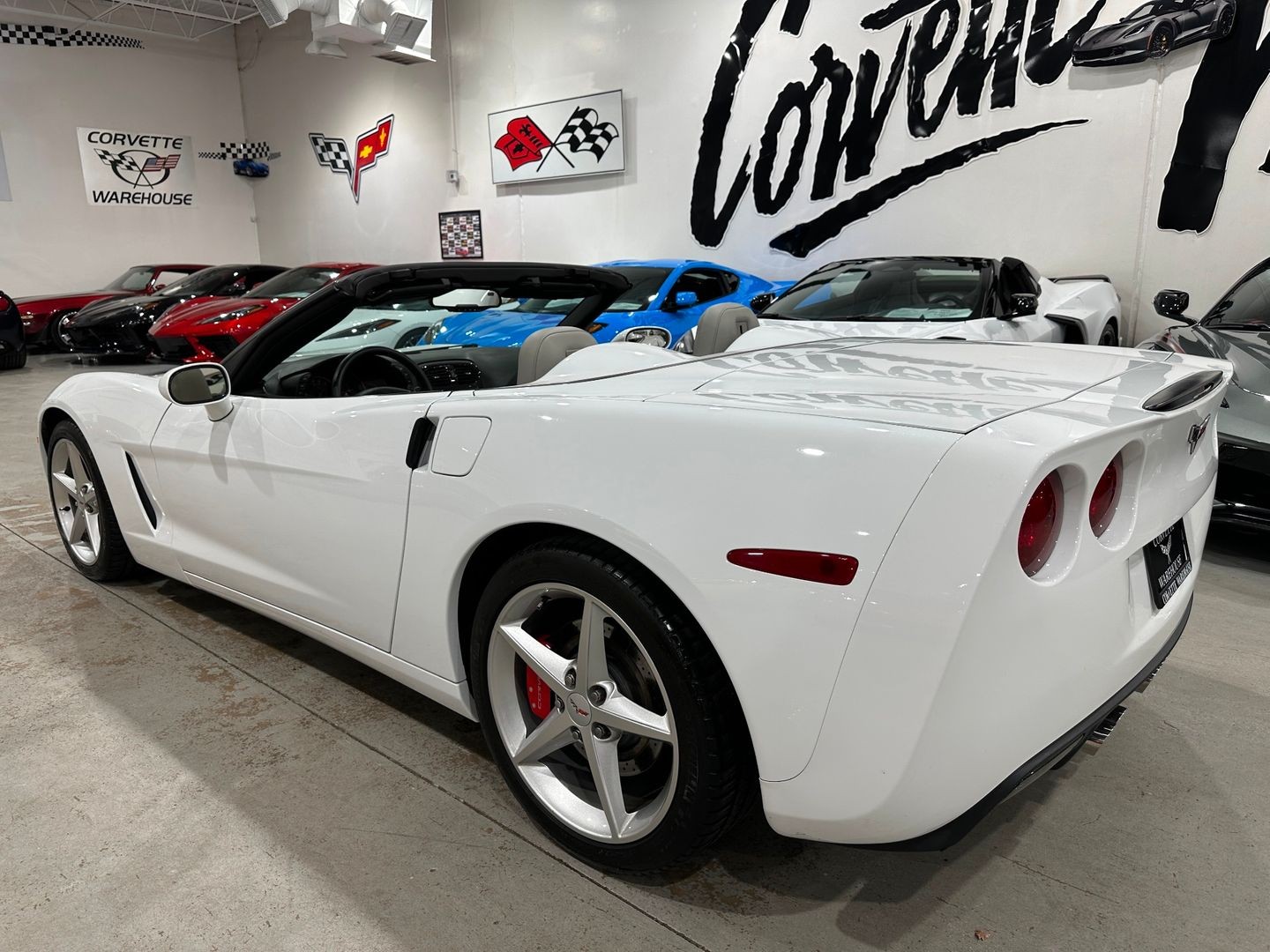 2011 [10U] Arctic White Chevrolet Corvette   | C6 Corvette Photo 4