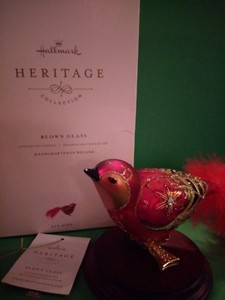 Hallmark-Heritage-Christmas-Ornament-2017-RED-BIRD-Blown-Glass-Cardinal-feather