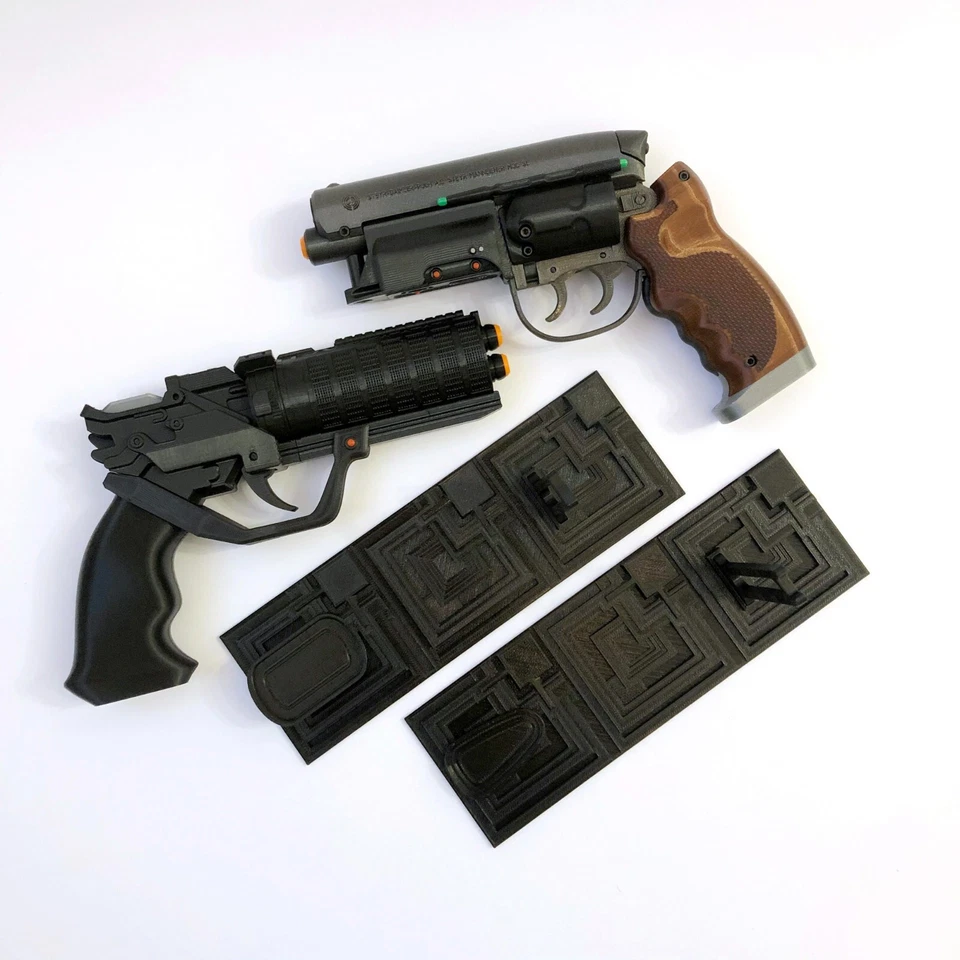 Blade Runner Blaster Combo Pack - Rick Deckard and Officer K's Blasters - Image 3 of 3
