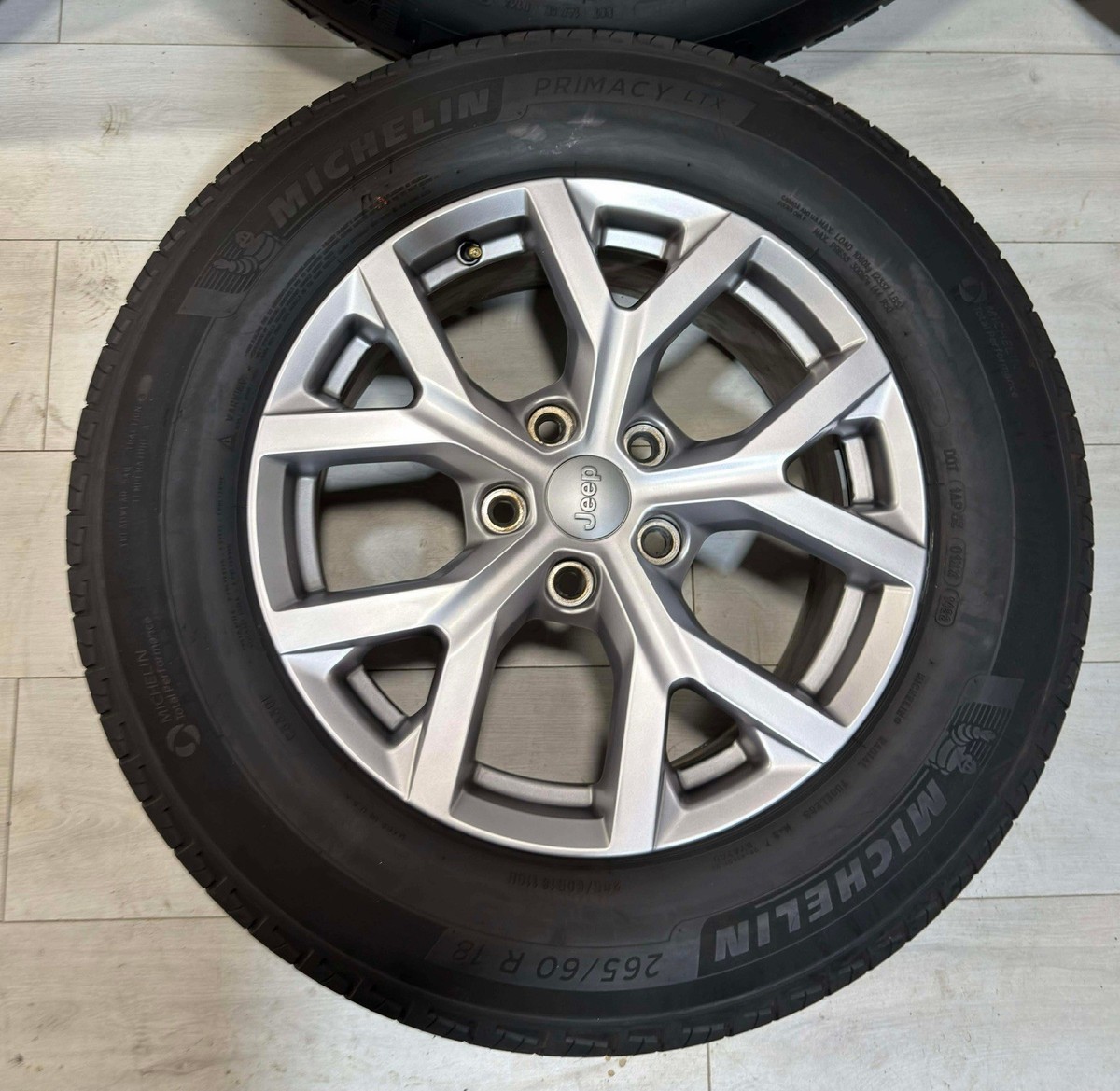 18' Jeep Grand Cherokee Wheels & Tires OEM 18x8 +50 265/60/18