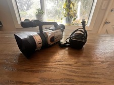 Canon GL1 MiniDV 3CCD Digital Video Camcorder with Battery Charger