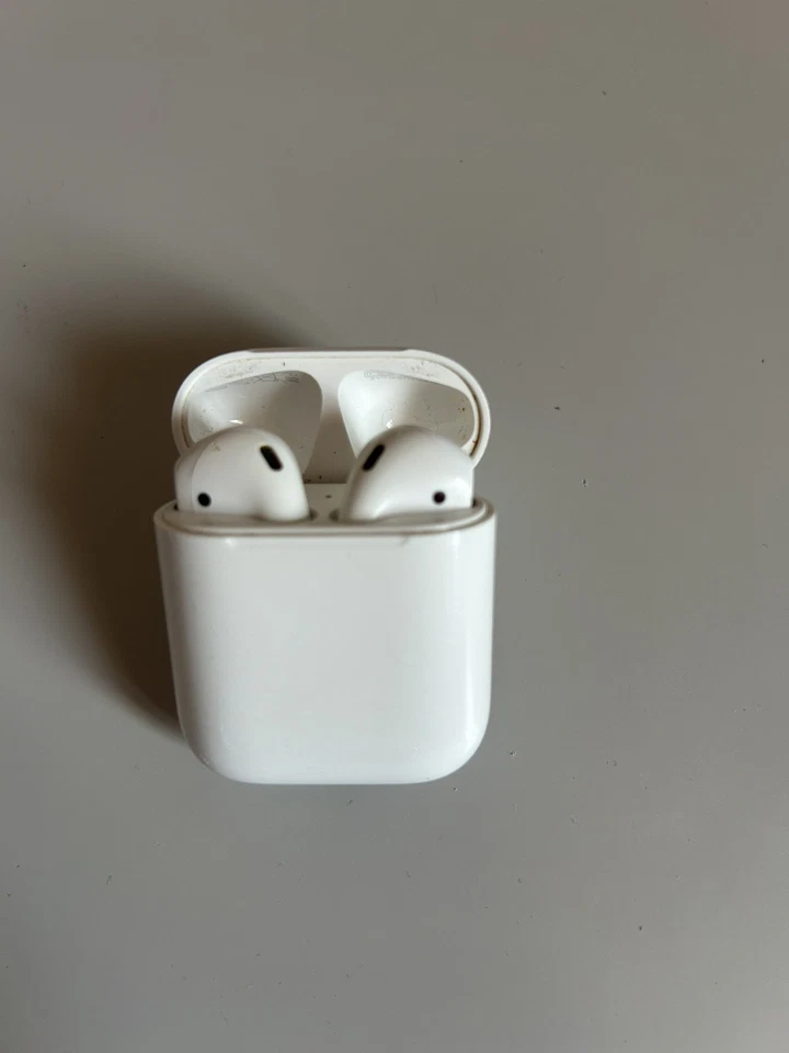 Apple AirPods (1st generation), photo 2 sur 5