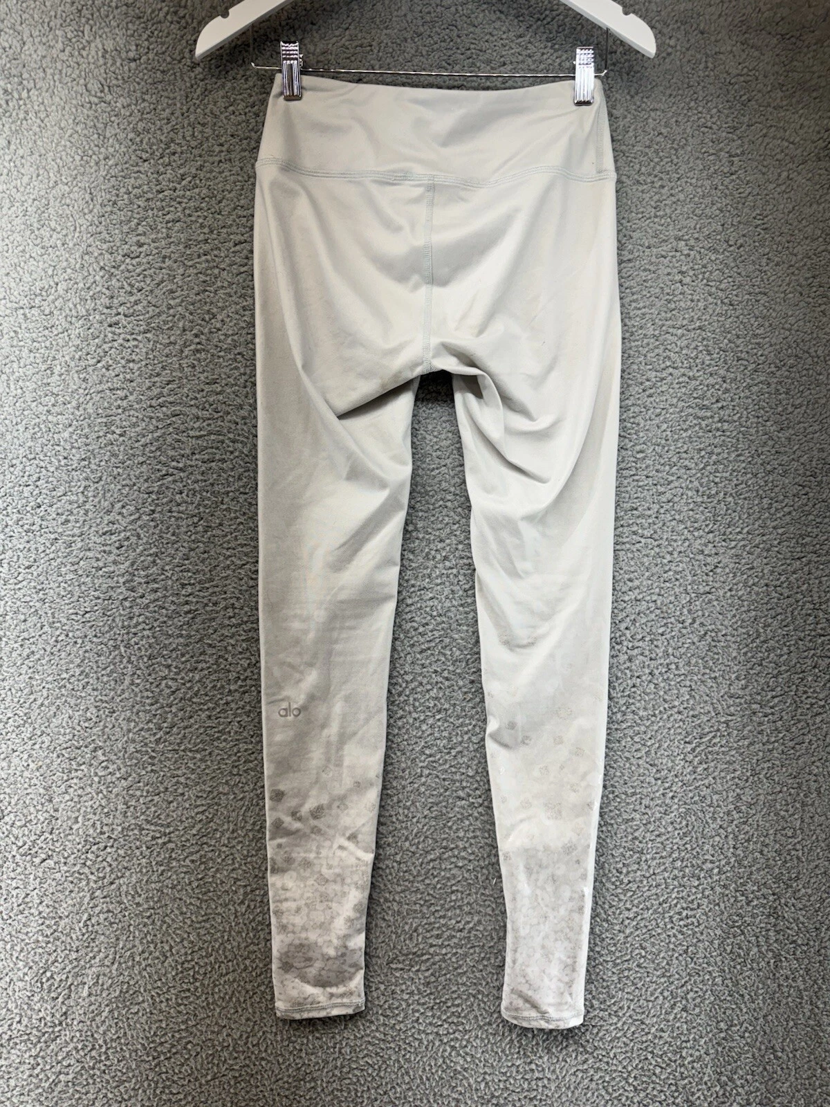 alo-yoga light leggings