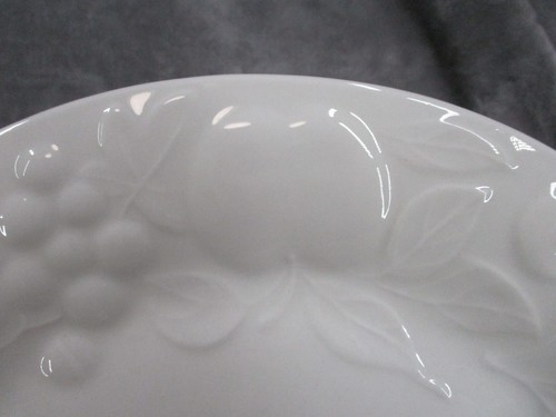 Gibson Housewares Dinner Plate Set Flourish White Embossed 10" Diameter 4 Piece - Picture 7 of 13