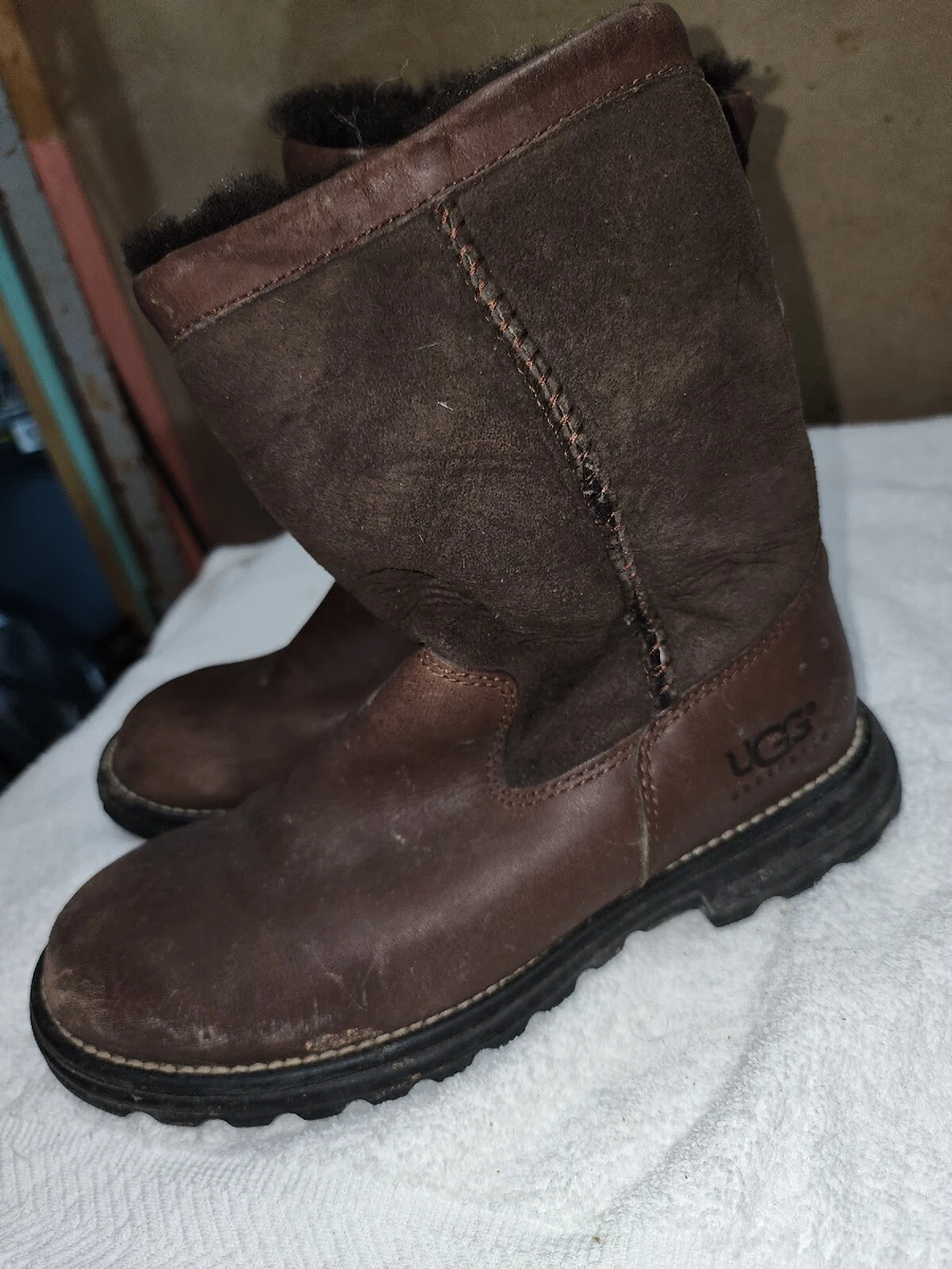 Leather ugg best sale boots size 5