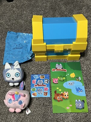 Pet Simulator X Ultimate Surprise Treasure Chest 2 Plushes, stickers and poster